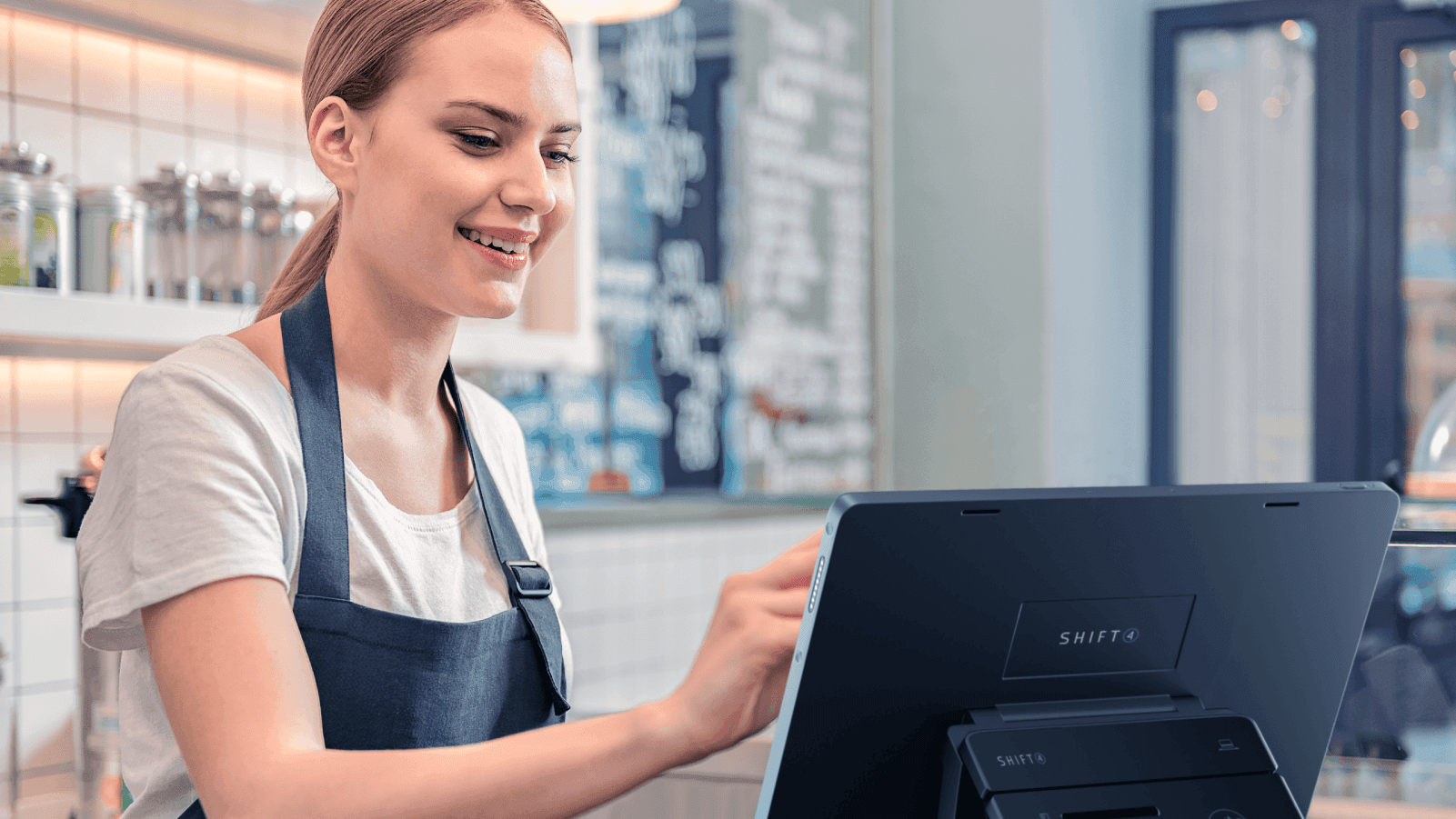 restaurant operations_employee using a POS system_Shift4.png